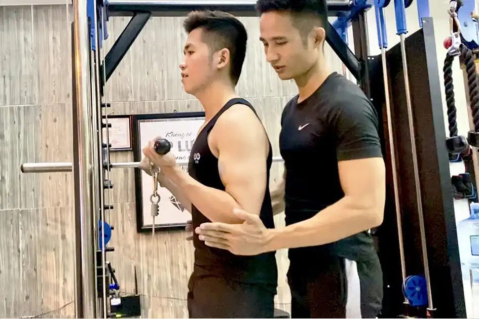 Kinh nghiệm thuê PT tập Gym: Hướng dẫn tập luyện an toàn, hiệu quả